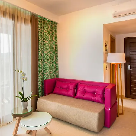 Thalassokipos Vourvourou